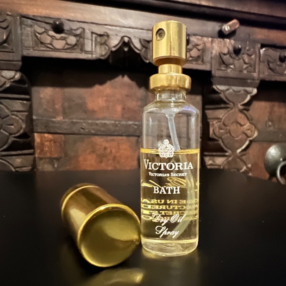 ~Vintage~Victoria by Victoria's Secret Bath Dry Oil Spray .5 oz/15 ml~Super Rare